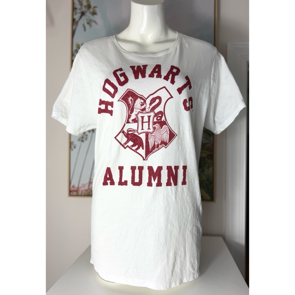 Harry Potter White Red Hogwarts Alumni Crest Graphic Tee Shirt Size XL